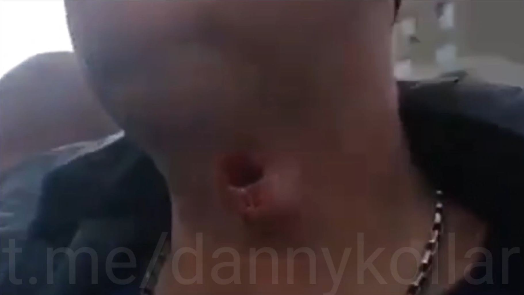 Policista v Bratislavě prostřelil demonstrantovi krk